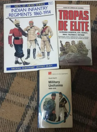 vendo 3 livros dobre uniformes militares