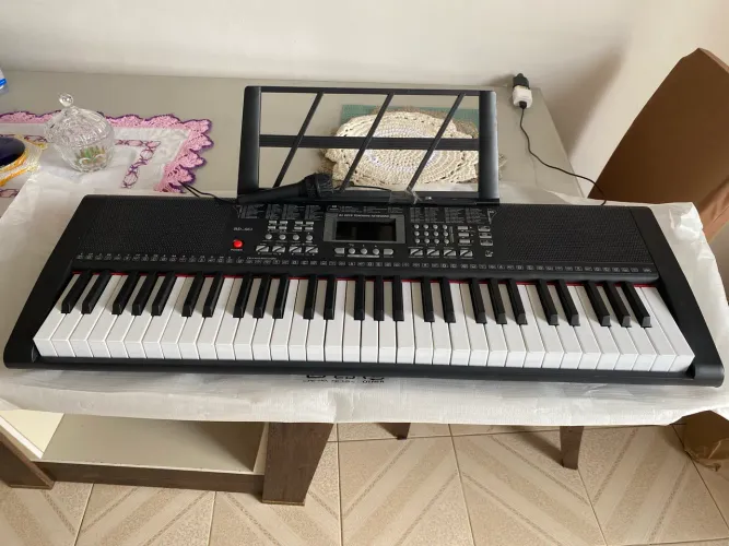 Teclado novinho Troco por violão Elétrico Tagima Gianini