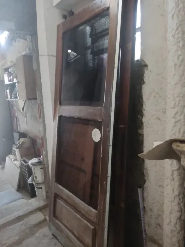 Pareia de portas em timborana com vidros .