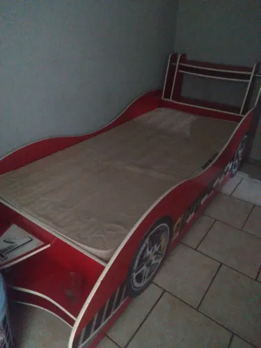 Cama de solteiro do Carros