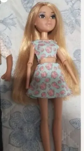 Boneca Adriane atoms