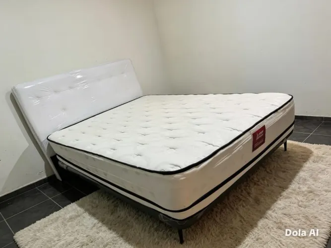 Cama Queen Size higienizada Base suspensa +colchão De Molas Ensacada e Cabeceira