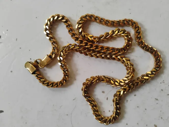 Cordão dourado novo + Relógio caso queira