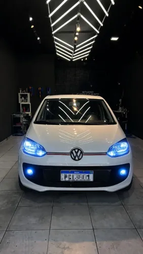 Volkswagen Up! Black/white/red I Motion 1.0 Flex 5P 2015