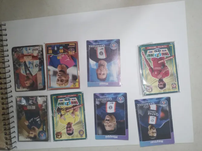 Kit com 8 cards colecionáveis Bola de Ouro e Champions League