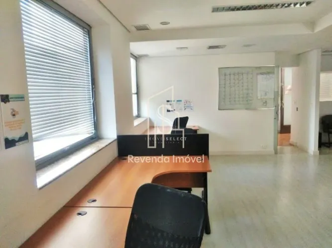 EDIFÍCIO ARRUDA BOTELHO EM PINHEIROS - CONJUNTO COMERCIAL DE 95M² COM 5 VAGAS.