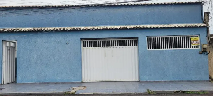CASA A VENDA COM QUINTAL E PISCINA NA PIAM