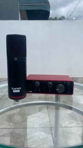 Interface Focusrite Scarlett Solo 3ª Geração + Microfone CM25 MkIII