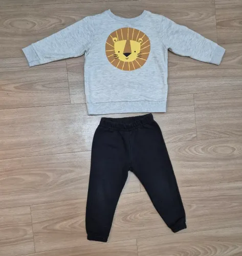 Conjunto moletom e calça marca Baby club ( C&A) tamanho 2.