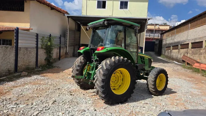 Trator agricola JD5080E 021