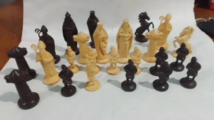 23 Peças Xadrez Gulliver Anos 70 - Modelo Medieval Raro