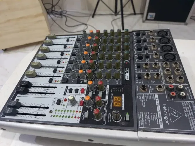 MESA DE SOM BEHRINGER XENYX 1204 USB - TODA FUNCIONAL