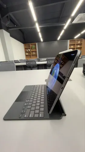 iPad Pro 12,9 polegadas 5 geração c/ chip 5G 