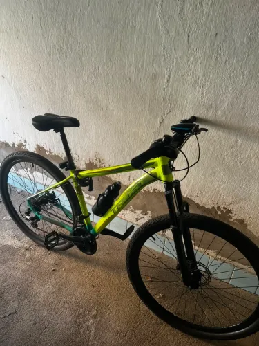Vendo Bike aro 29 com alguns acessórios que não estão na imagem