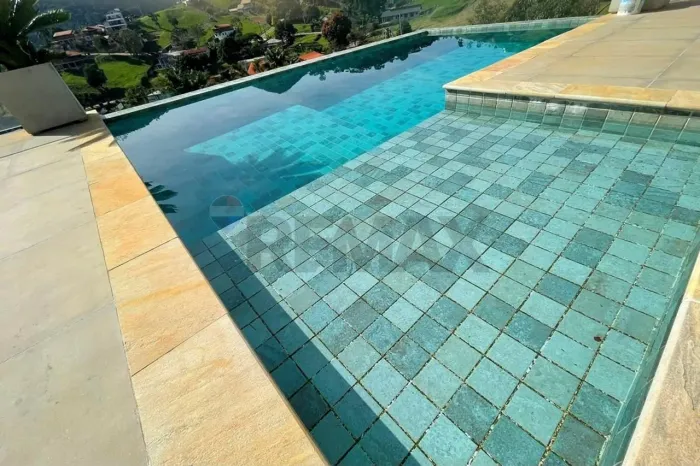 Casa em condomínio com 5 quartos, 4 suítes, piscina borda infinita