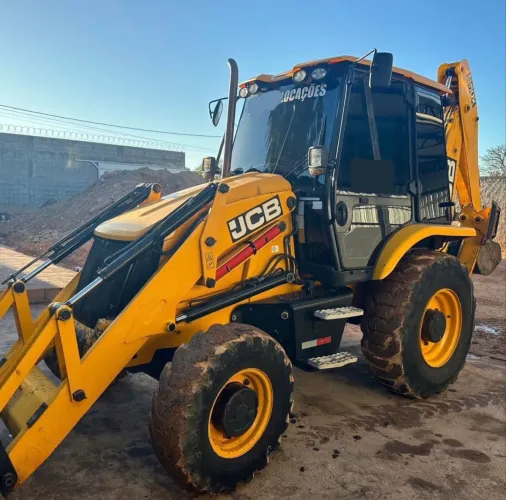 Retroescavadeira JCB 3CX 21/21 - Parcele 
