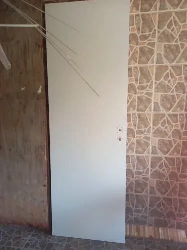 Vendo Porta  usada  de 70 branca.
