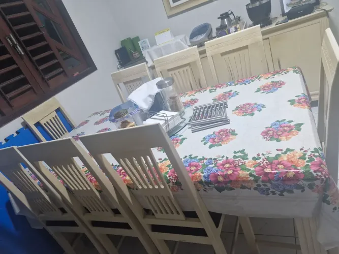 Vende mesa, bufeet e aparador!!!