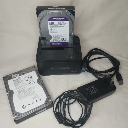 Combo 5TB: HD 4TB Western Digital Purple + Duo Dock Station Akasa + Brinde HD 1TB