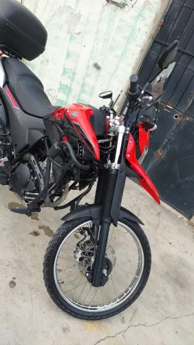 Vendo Lander Novíssima! Top 10!!! Moto de garagem coberta. 
