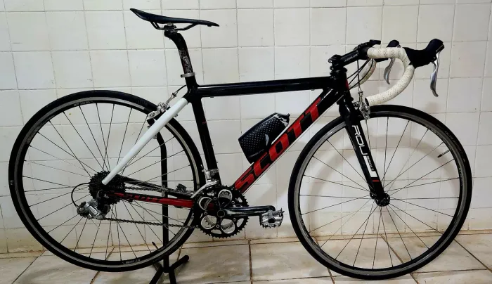 Bicicleta de speed híbrida.