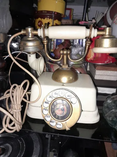 Telefone estilo vitoriano em ótimo estado de conservação 