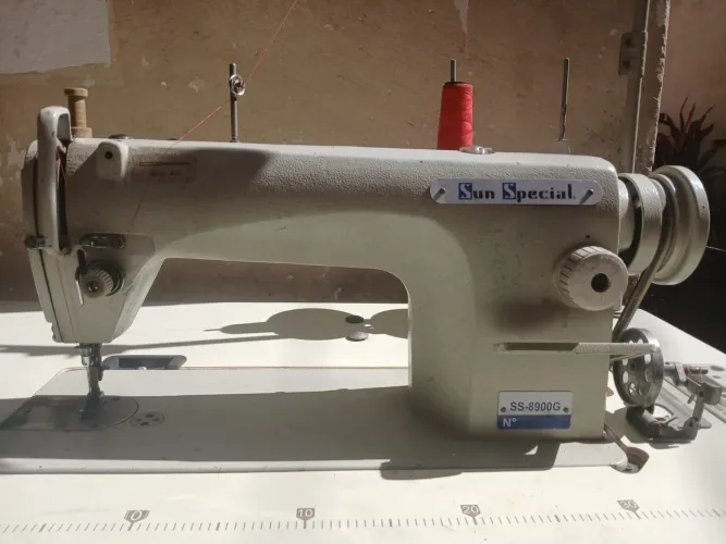 Máquina de costura reta industrial-usada (retirada por conta do comprador)