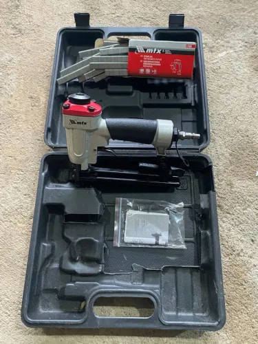 PNEUMÁTICO COM 950 grampos