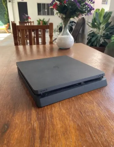 PlayStation 4 500GB Slim PS4 + 8 Jogos Originais