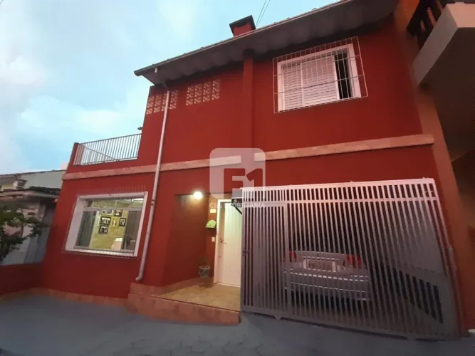 Casa de 3 dormitórios à venda na Agronômica