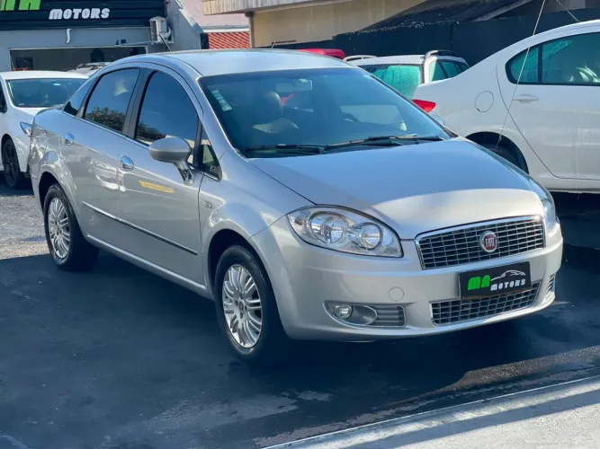 Fiat Linea Essence 1.8 Flex 16V 4P 2012