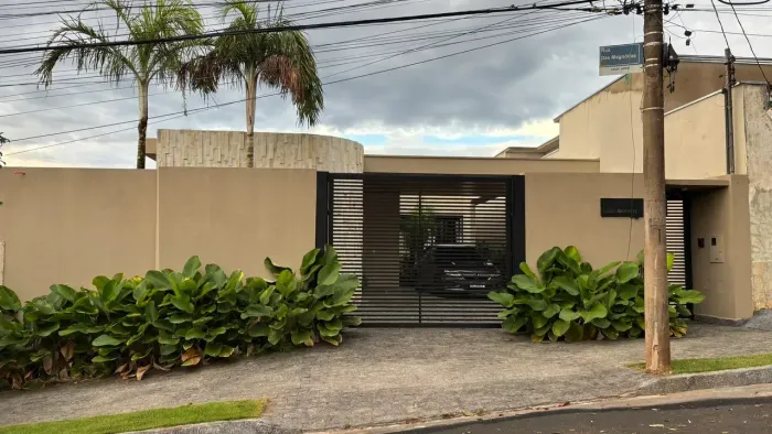 Casa para venda possui 222 metros quadrados com 3 quartos