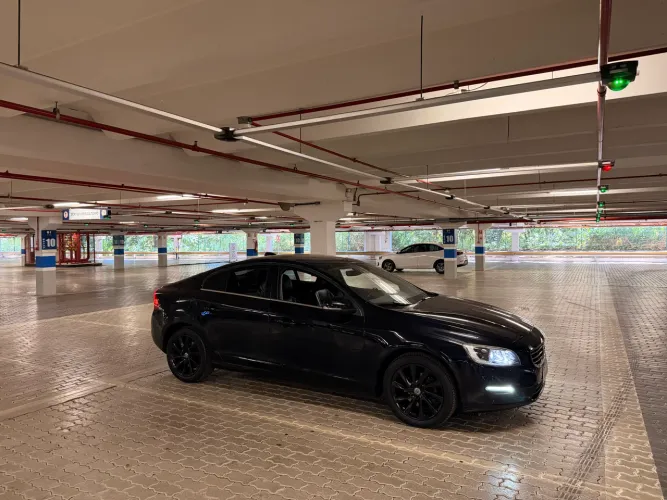 Volvo S60 T-5 Kinetic 2.0 245cv 4P 2015