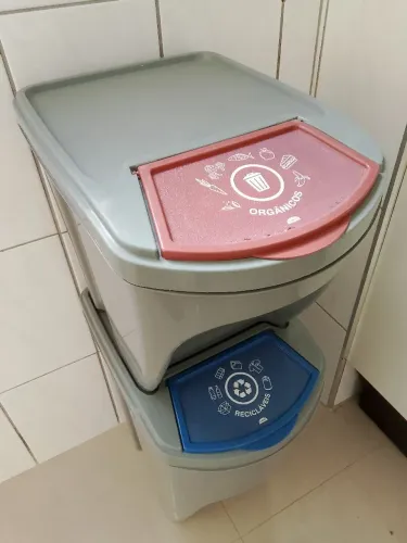 Kit 2 lixeiras orgânico e reciclados empilhável 20 e 34 L