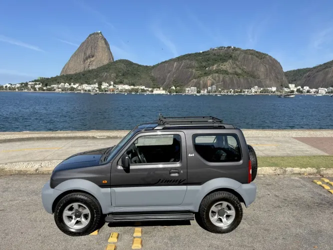 Suzuki Jimny 4S 1.3 16V 2012