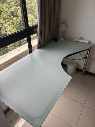 Mesa de escritório de vidro