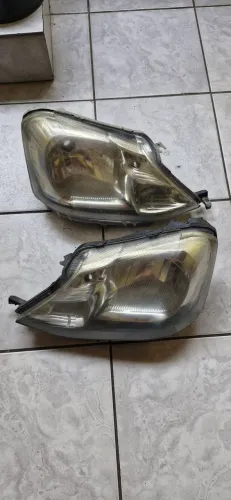 Farol étios ret 2015