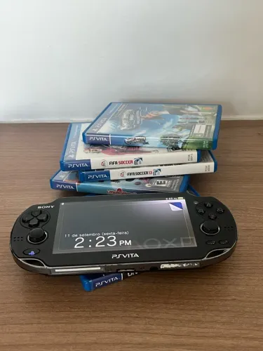 PS Vita Fat + 5 Jogos Físicos + 10 Digitais (Kit Completo)