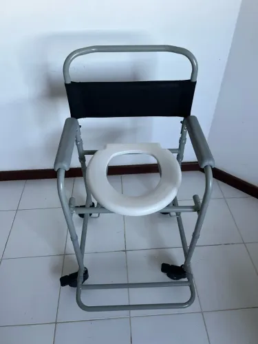 Cadeira de banho higiênica. Oportunidade!