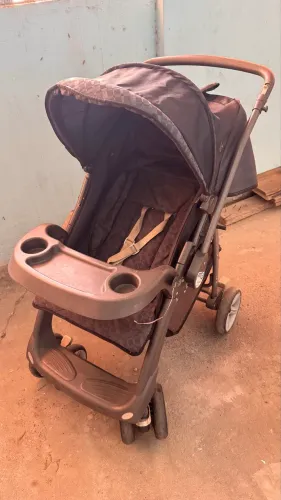 CARRINHO DE BEBE E BEBE CONFORTO
