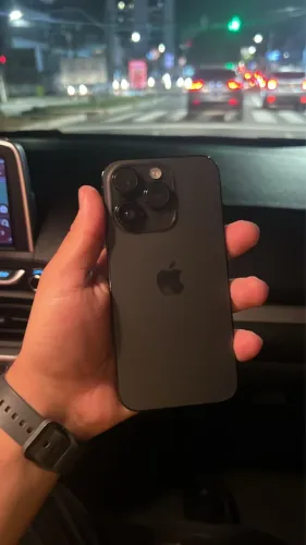 Celular 14 pro 128GB funcionando tudo perfeitamente sem marcas de uso! 
