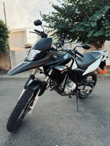 XRE 300 2015