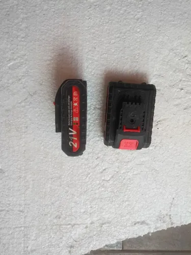 Vendo duas baterias de parafusadeira r$ 80 as duas