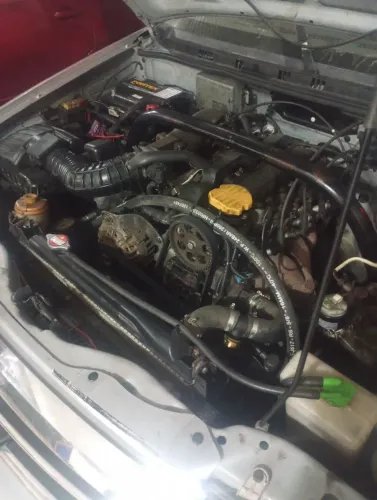 Auxiliar de mecânico automotivo