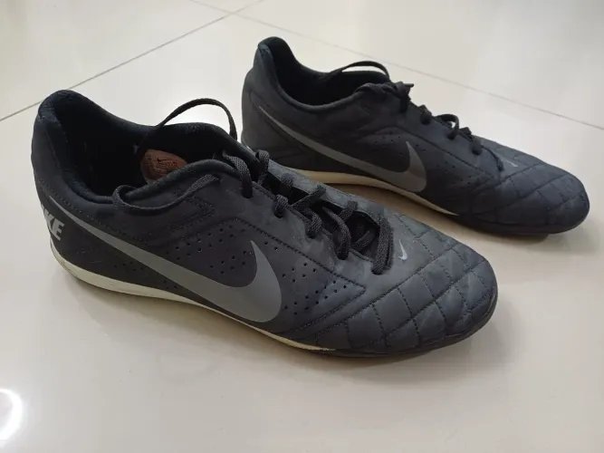 Chuteira Nike Beco Dois número 42