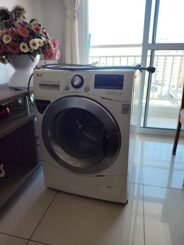 Máquina de lavar roupa LG 