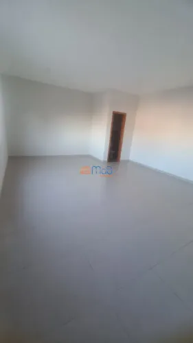 Sala comercial na Ajuda de Cima