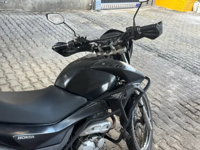 Honda NX-4 Falcon 400i - 2014