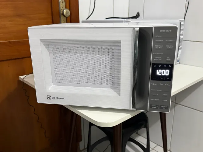 Microondas eletrolux 23L novo