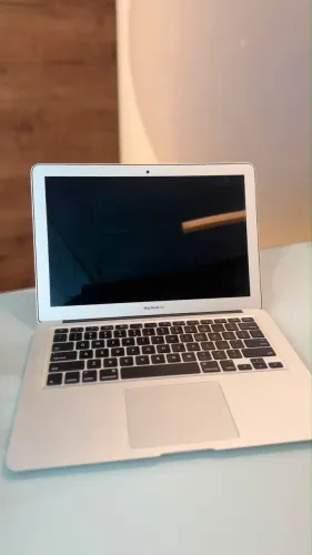 Macbook Air, Core I5, 4GB RAM